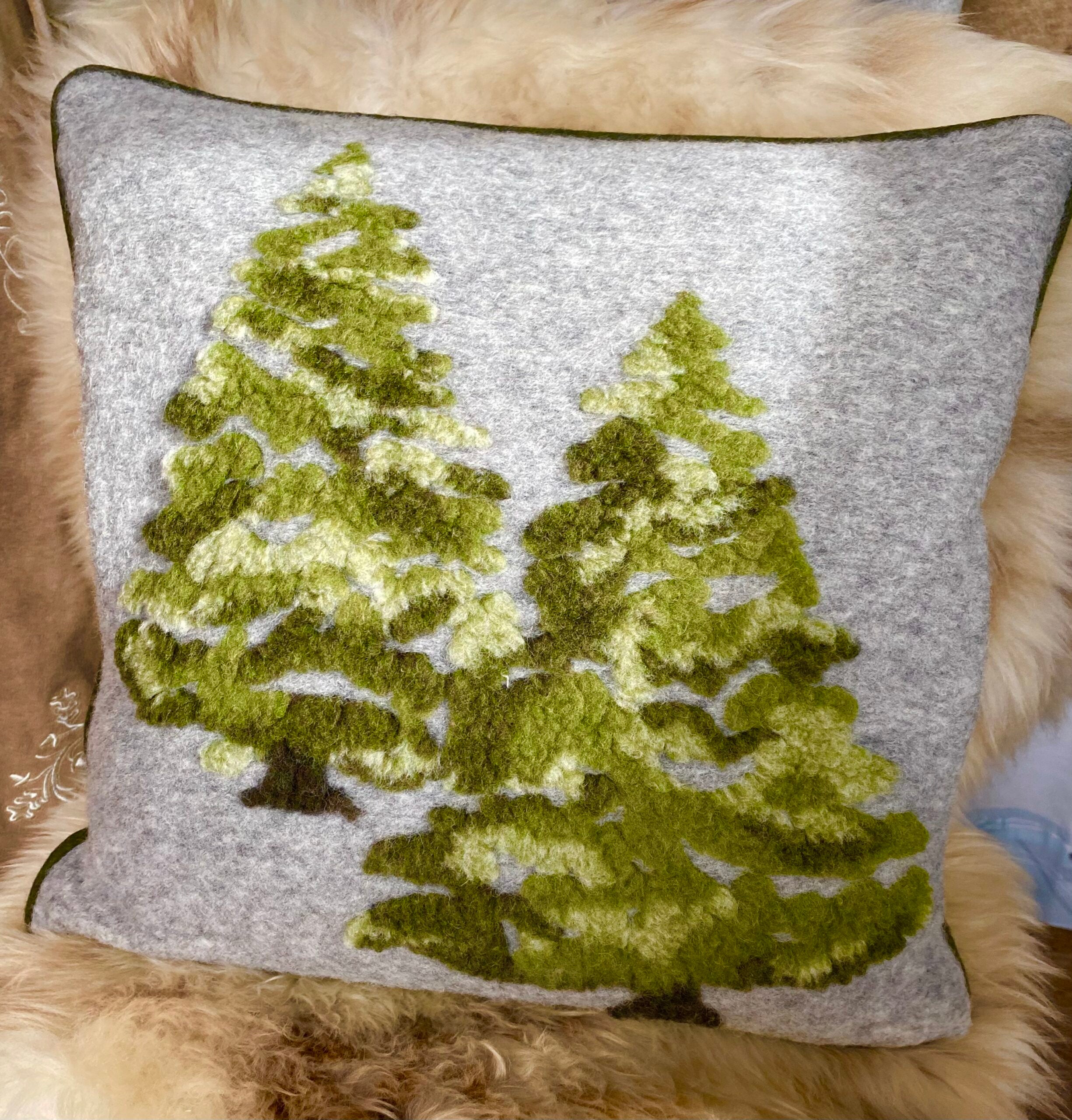 Alpine wool cushion – Pine trees